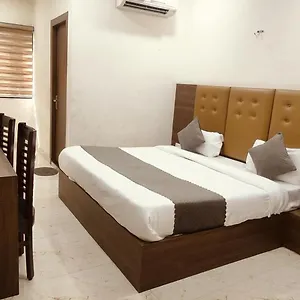 https://mm-palace-agra.agrahotelsindia.net